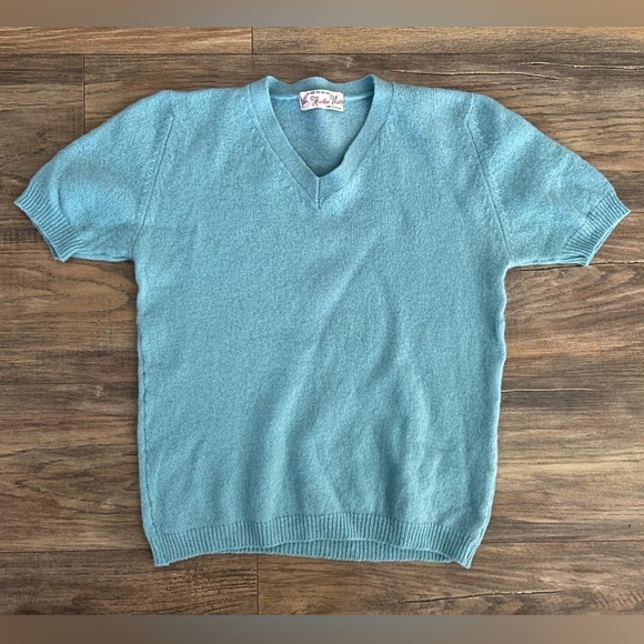 Heather Valley Tops - Vintage 60s Wool Knit V-Neck Short Sleeve Sweater Top